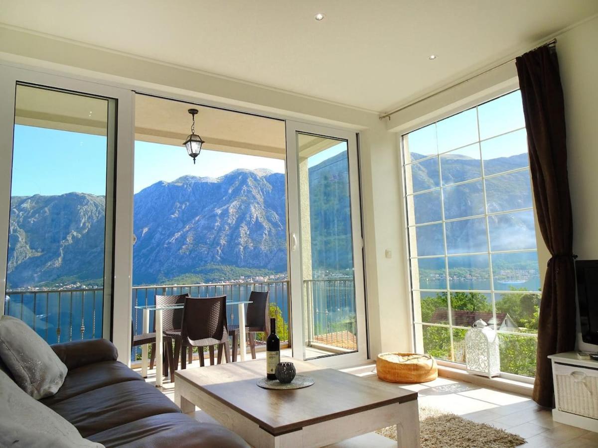 Bay Of Kotor View Apartment With Pool Prčanj Dış mekan fotoğraf